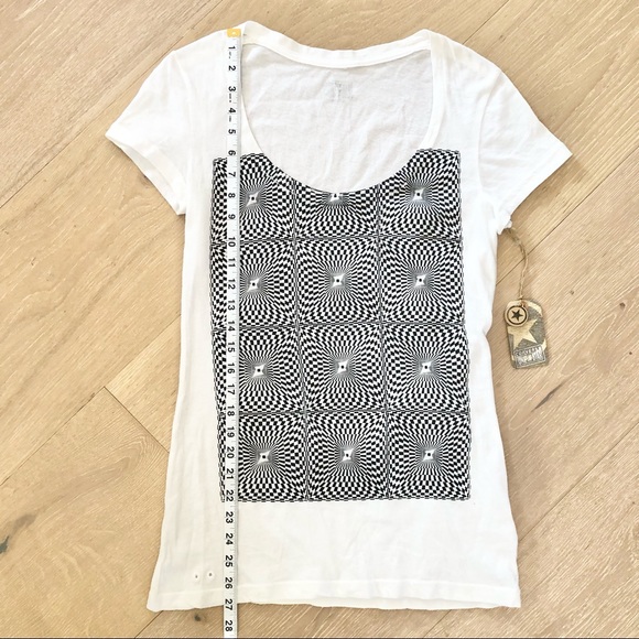 ⭐️Converse⭐️White Graphic Tees Short Sleeve T-Shirt NWT New With Tag Wo's Small - Picture 7 of 14